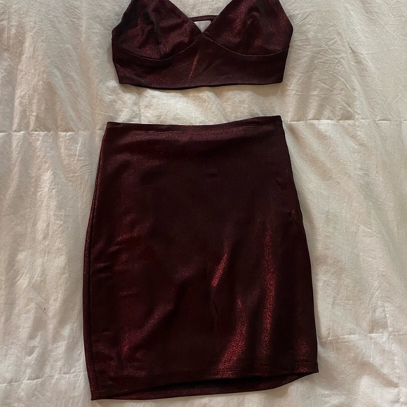 Revolve By The away shimmery black and red crop top and Skirt set - Picture 3 of 7